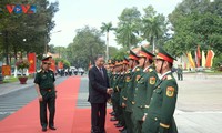 Máximo líder político de Vietnam visita el Mando Militar de Binh Duong