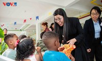 Esposa del Primer Ministro de Vietnam visita un centro social en Brasil y destaca el valor de la inclusión