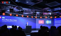 Premier Pham Minh Chinh pide a las empresas vietnamitas y suecas desempeñar un papel pionero en las relaciones bilaterales