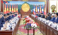 Líder del PCV concluye visita de Estado a Laos
