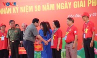 À Côn Dao, Pham Minh Chinh rend hommage aux anciens prisonniers politiques