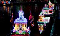 Colorful water lanterns light up Can Tho’s Ok Om Bok festival