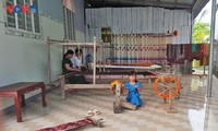 Inti Sari Kerajinan Tenun Brokat Masyarakat Etnis Khmer di Kecamatan An Cu, Provinsi An Giang