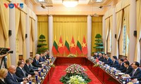 Staatspräsident Luong Cuong führt Gespräch mit dem litauischen Präsidenten Gitanas Nauseda