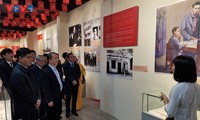 ‘베트남 공산당, 역사적 이정표들’ 전시회 개막