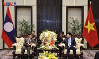 르엉 끄엉 국가주석, ‘베트남 통일절 기념 행사 참석’ 라오스 당 서기장‧국가주석 접견