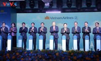 トー・ラム書記長 ハノイ〜モスクワ直行便の開設式典に出席