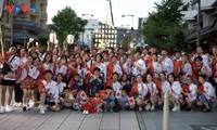 在日ベトナム人コミュニティ、長野の夏祭り「びんずる祭り」に参加
