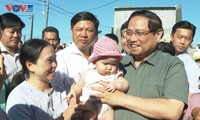 PM visits flood-hit families in Quang Duc resettlement area