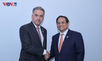 チン首相 BRICS首脳会議の場で各国首脳と会見