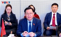 越南国会主席王庭惠会见 RMIT University 校长 Alec Cameron 教授