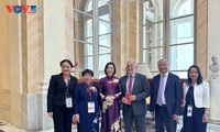阮氏清在法语国家议会联盟大会（APF）第50次会议期间举行双边会谈