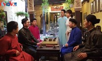 “Ao dai” tradisional untuk pria – menggandakan keindahan tradisional pada Hari Raya Tradisional