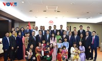 Chủ tịch nước Lương Cường gặp gỡ cán bộ, nhân viên Đại sứ quán và cộng đồng người Việt Nam tại Angola