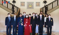 Vice President Vo Thi Anh Xuan meets Thai PM 