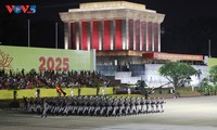 Troops, weapons march through Ba Dinh Square in first full rehearsal for National Day parade 