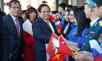 Prime Minister meets Vietnamese community in Russia 