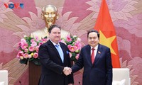 쩐 타인 먼 국회의장, 이임 주베트남 외국 대사 접견