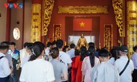 Cộng đồng người Việt tại Lào dâng hương tưởng niệm Chủ tịch Hồ Chí Minh