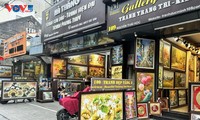 Phố Nguyễn Thái Học: Thiên đường khung tranh tại Hà Nội