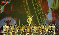 Khai mạc Carnaval Hạ Long 2025: Đêm hội của di sản, sắc màu và tỏa sáng