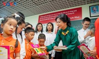 Phu nhân Tổng Bí thư Tô Lâm, bà Ngô Phương Ly thăm lớp học tiếng Việt tại Nga
