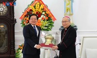 Phó Thủ tướng Hồ Quốc Dũng thăm, chúc mừng Giáng sinh tại Tòa Tổng Giám mục Huế