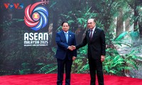 Líder malasio recibe al Premier vietnamita y otros jefes de delegaciones participantes en la Cumbre de la ASEAN 