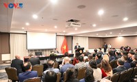 Pham Minh Chinh rencontre des Vietnamiens en Australie