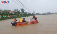 Reflux des eaux à Gia Lai et Khanh Hoa, course contre la montre à Dak Lak pour secourir les sinistrés