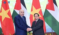 Dynamiser la coopération Vietnam - Jordanie: Pham Minh Chinh rencontre Mazen Turki El Qadi