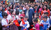 Pham Minh Chinh offre des cadeaux du Têt aux personnes défavorisées et aux ouvriers de Thanh Hoa