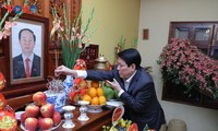 Chủ tịch nước Lương Cường thắp hương tưởng nhớ các vị nguyên lãnh đạo Đảng, Nhà nước