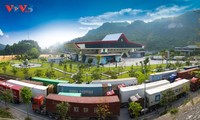 Cửa khẩu Hữu Nghị Quan lập kỷ mục mới về lưu thông hàng hóa Việt - Trung