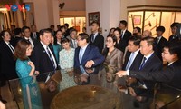 Thủ tướng Phạm Minh Chính và Phu nhân cùng Thủ tướng Nhật Bản và Phu nhân thăm Bảo tàng Lịch sử Quốc gia