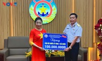 Kiều bào châu Âu trao tặng 100 triệu đồng động viên cán bộ, chiến sĩ Vùng 1 Hải quân