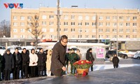 Đại sứ quán Việt Nam tại Nga dâng hoa tưởng niệm Chủ tịch Hồ Chí Minh nhân 96 năm Ngày thành lập Đảng Cộng sản Việt Nam