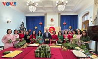 Đại sứ quán Việt Nam tại Liên bang Nga quây quần gói bánh chưng đón Xuân Bính Ngọ 2026