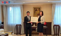 Japan's Aozora Bank donates 5 million JPY to Vietnam’s COVID-19 vaccine fund