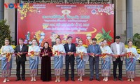 Vietnamitas en Laos celebran el Tet