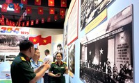 Exposición “Montañas y ríos en una sola franja” recrea momentos históricos de la primavera de 1975