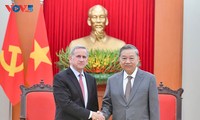 Líder partidista de Vietnam recibe al presidente de Gobernanza Global del Grupo Qualcomm