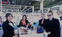 สิ่งทอและเสื้อผ้าสำเร็จรูปเวียดนามยืนยันถึงสถานะในตลาดสินค้าหรูหราของยุโรป