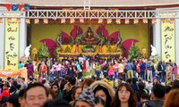 Eindruck des Gründers der vietnamesischen buddhistischen Glaubensrichtung von Truc Lam und König Tran Nhan Tong auf dem heiligen Berg Yen Tu