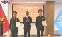 Promotion de deux officiers vietnamiens travaillant à l’ONU