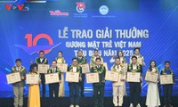 Dix jeunes talents vietnamiens récompensés à Hanoï