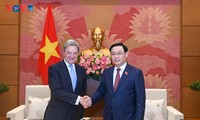 Le vice-président de Boeing reçu par Vuong Dinh Huê