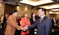 Vuong Dinh Huê rencontre les représentants de la diaspora vietnamienne en Nouvelle-Zélande