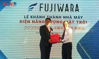 รองนายกรัฐมนตรีเจืองหว่าบิ่งเข้าร่วมพิธีเปิดโรงไฟฟ้าพลังงานแสงอาทิตย์ Fujiwara