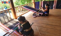 หมู่บ้านแก๊บอนุรักษ์อาชีพทอผ้าพื้นเมืองและพัฒนาการท่องเที่ยวชุมชน